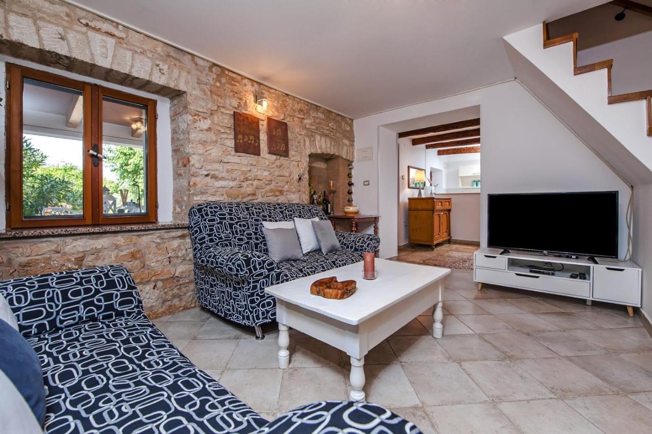 Holiday Apartment Daria 20 Ровинь Экстерьер фото
