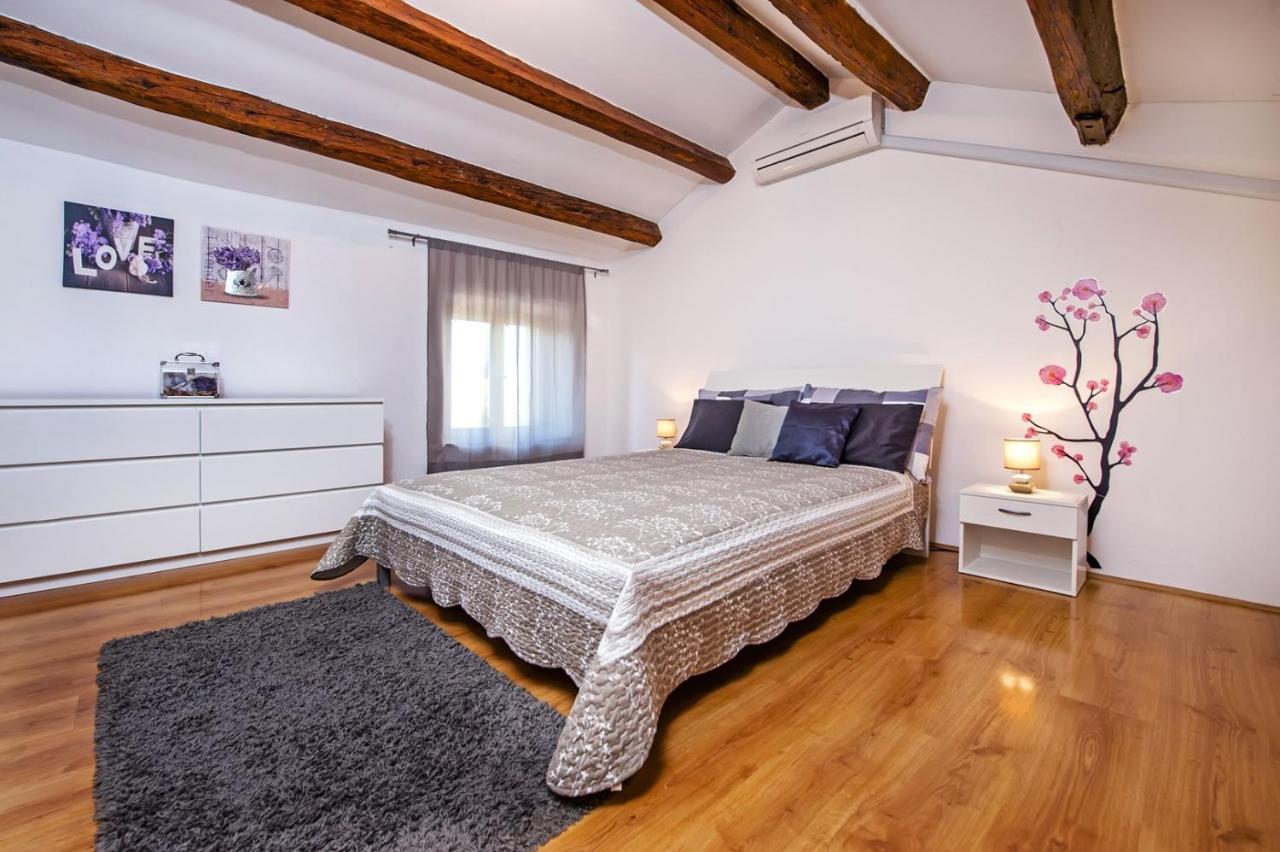 Holiday Apartment Daria 20 Ровинь Экстерьер фото